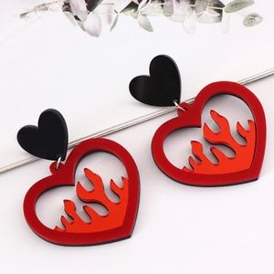 Heart flame earringa